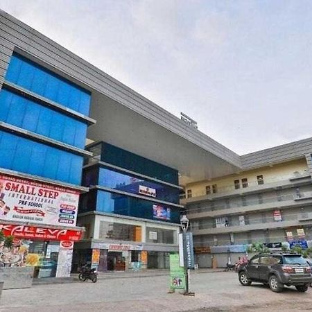 Oyo Hotel Apple Inn Surat Eksteriør billede