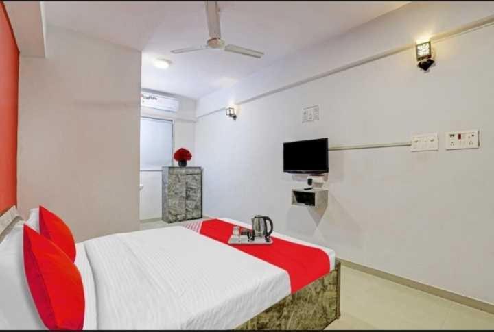 Oyo Hotel Apple Inn Surat Eksteriør billede