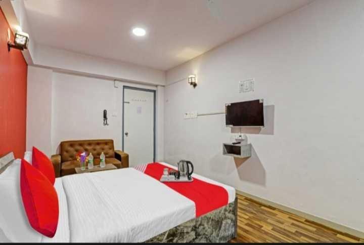 Oyo Hotel Apple Inn Surat Eksteriør billede