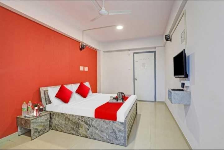 Oyo Hotel Apple Inn Surat Eksteriør billede